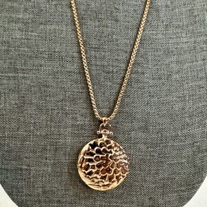 Avon Floral Metal Locket in Rose Goldtone 2018 NIB